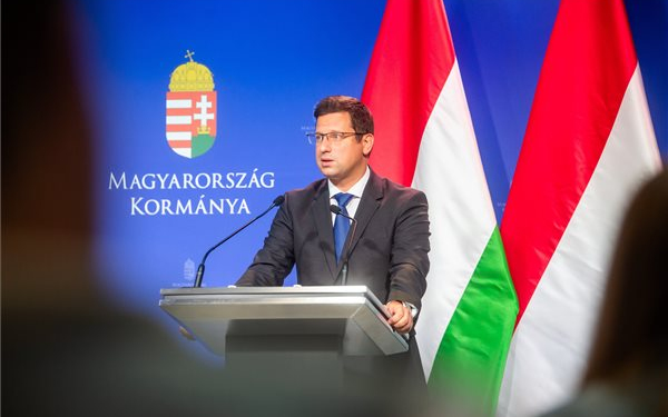 Gulyás Gergely megfontolná, hogy Magyarország katonai segítséget nyújtson, ha Trump kéri