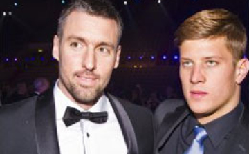 Gyurta Dániel átadta az emlékérmet Dale Oen családjának