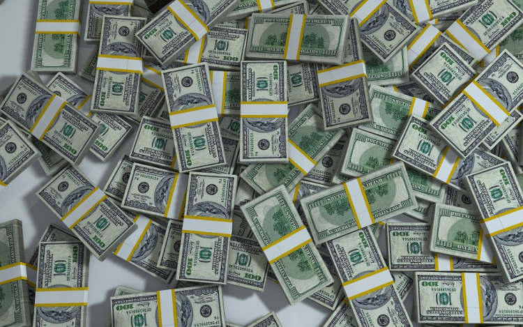 Több mint 100 millió dollárt hamisítottak Miskolcon