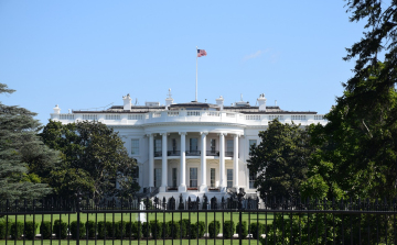 Kína elutasítja az Egyesült Államok újonnan bevezetett vámintézkedéseit és ellenlépéseket ígér