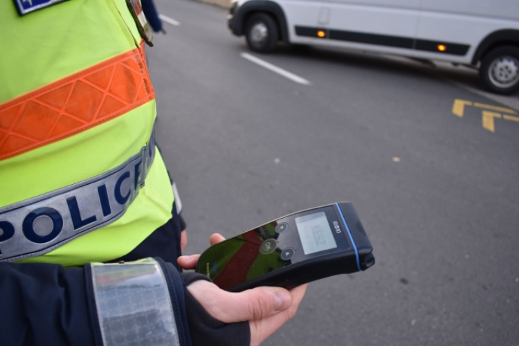 Ittasan száguldozott és balesetezett egy rendőr Tokajnál