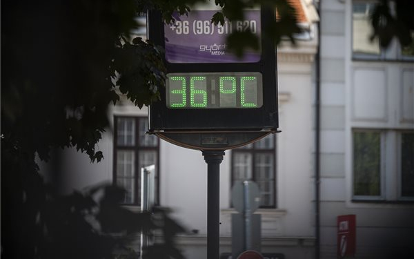 NGM: a hőségben figyelni kell a dolgozók megfelelő folyadékpótlására és a pihenőidők beiktatására