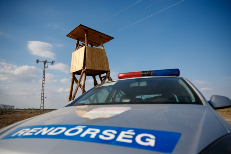 Kétszáz határsértőt tartóztattak fel a hétvégén