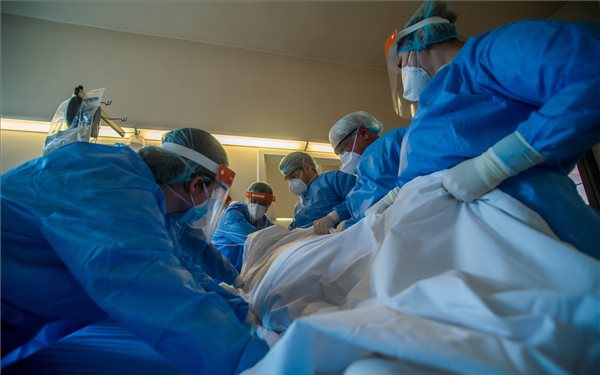 A fertőzöttek száma 266,4 millió, a halálos áldozatoké 5,262 millió a világon