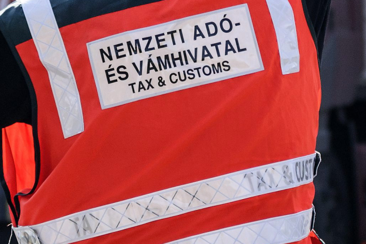 Autóversenyes fiktív reklámszerződésekkel csaltak el több mint hárommilliárdot – nyomoz a NAV