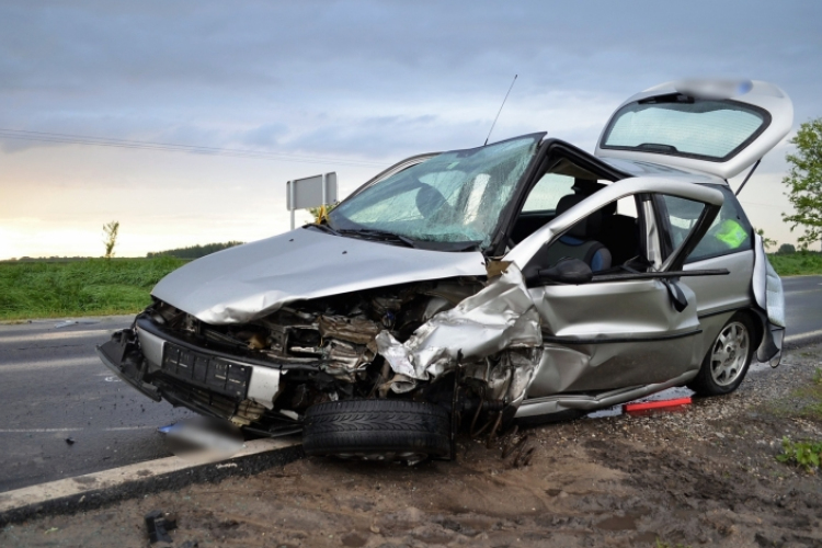 Egy napja volt jogosítványa, balesetet okozott - Fotók